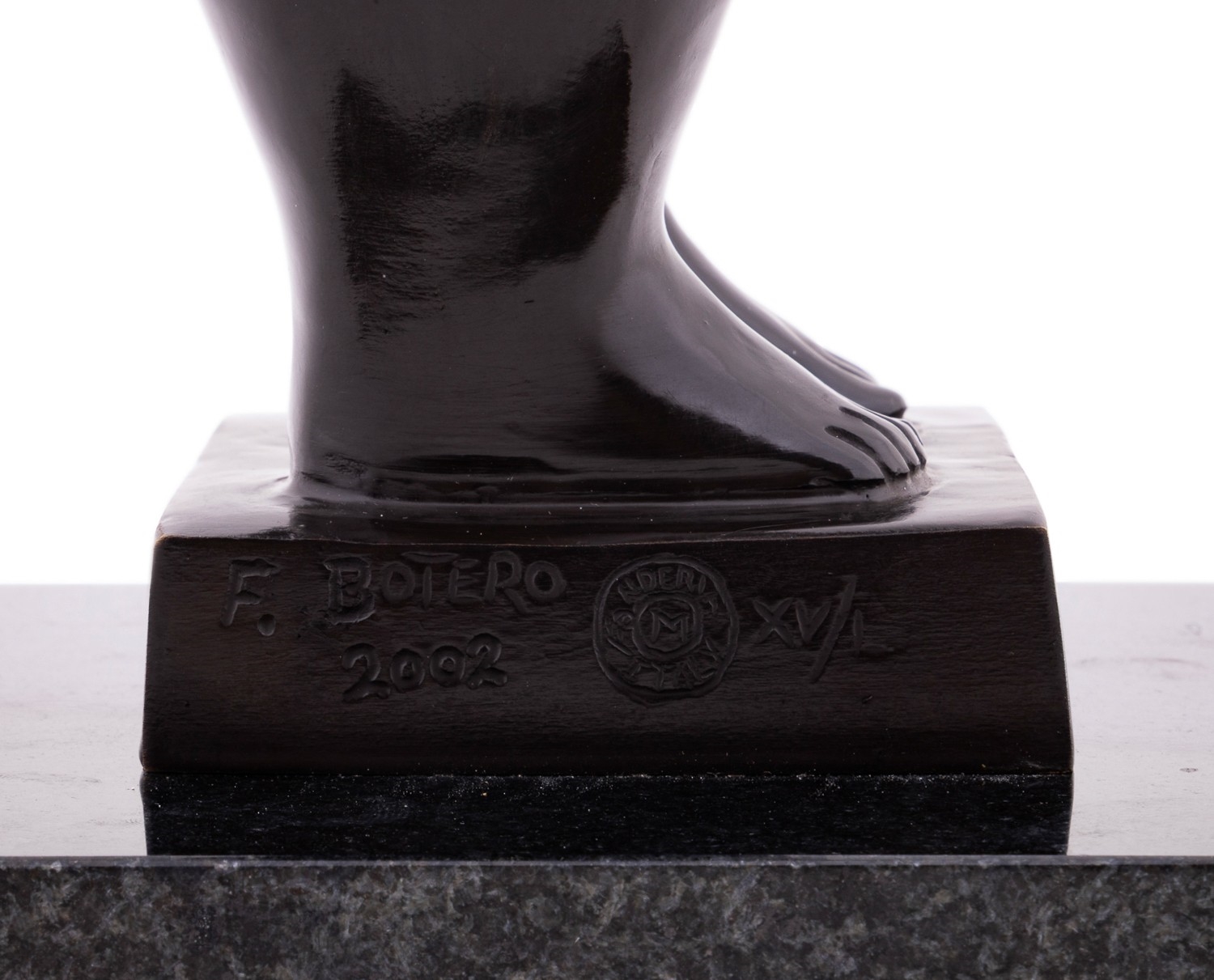 Fernando Botero | MUJER DE PIE (2002) | MutualArt