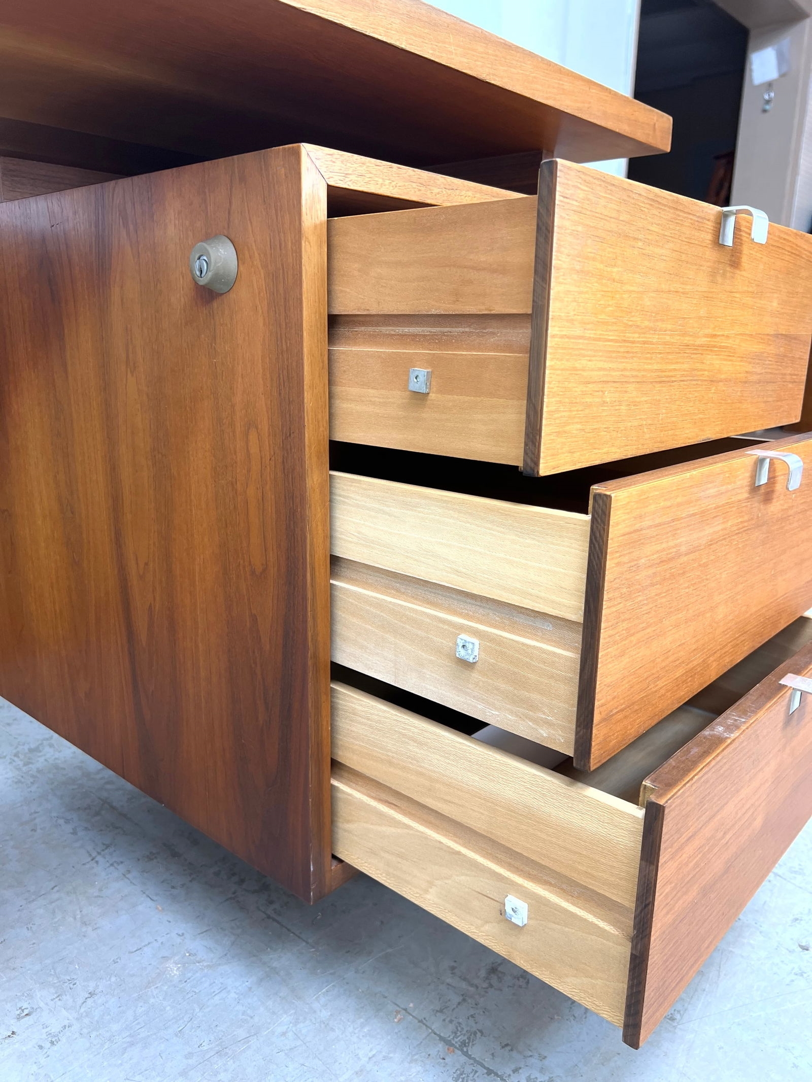 George Nelson | Executive Desk | MutualArt