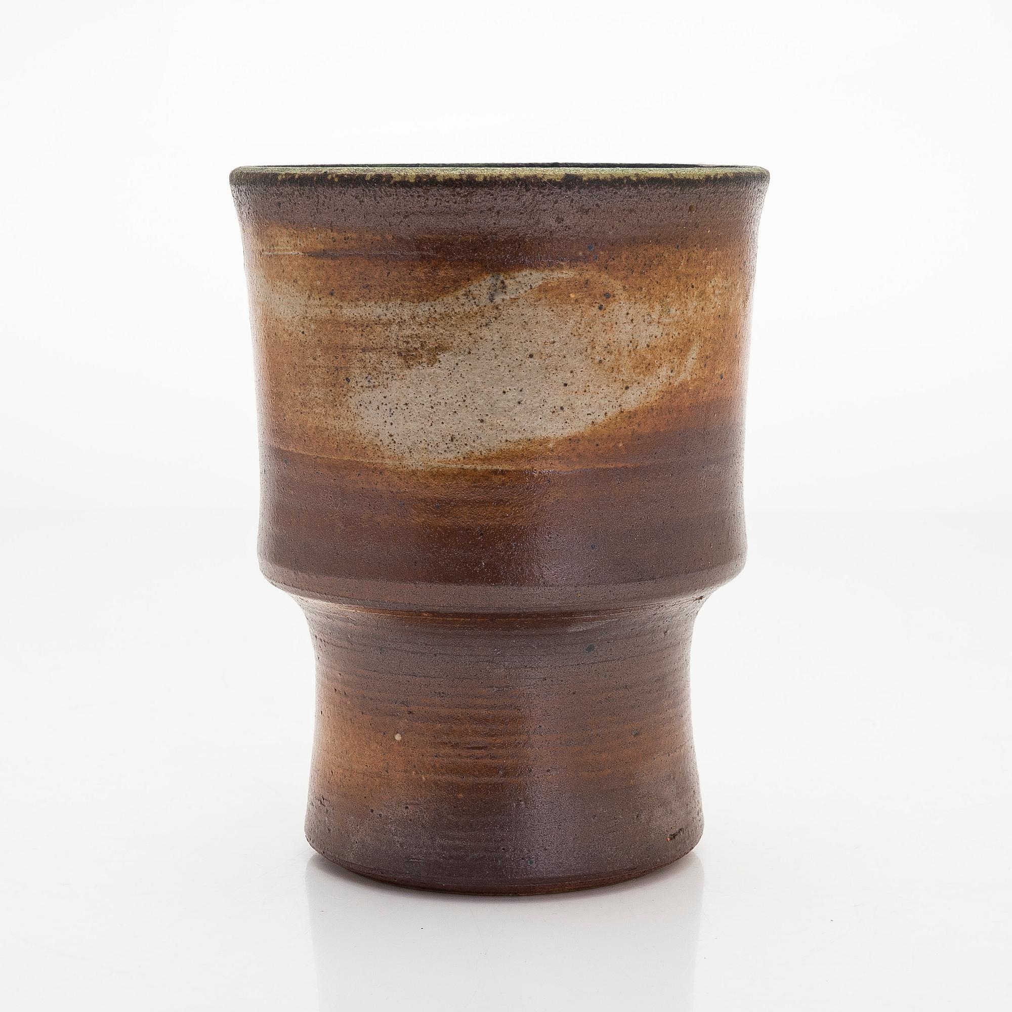 Liisa Hallamaa | A ceramic vase | MutualArt