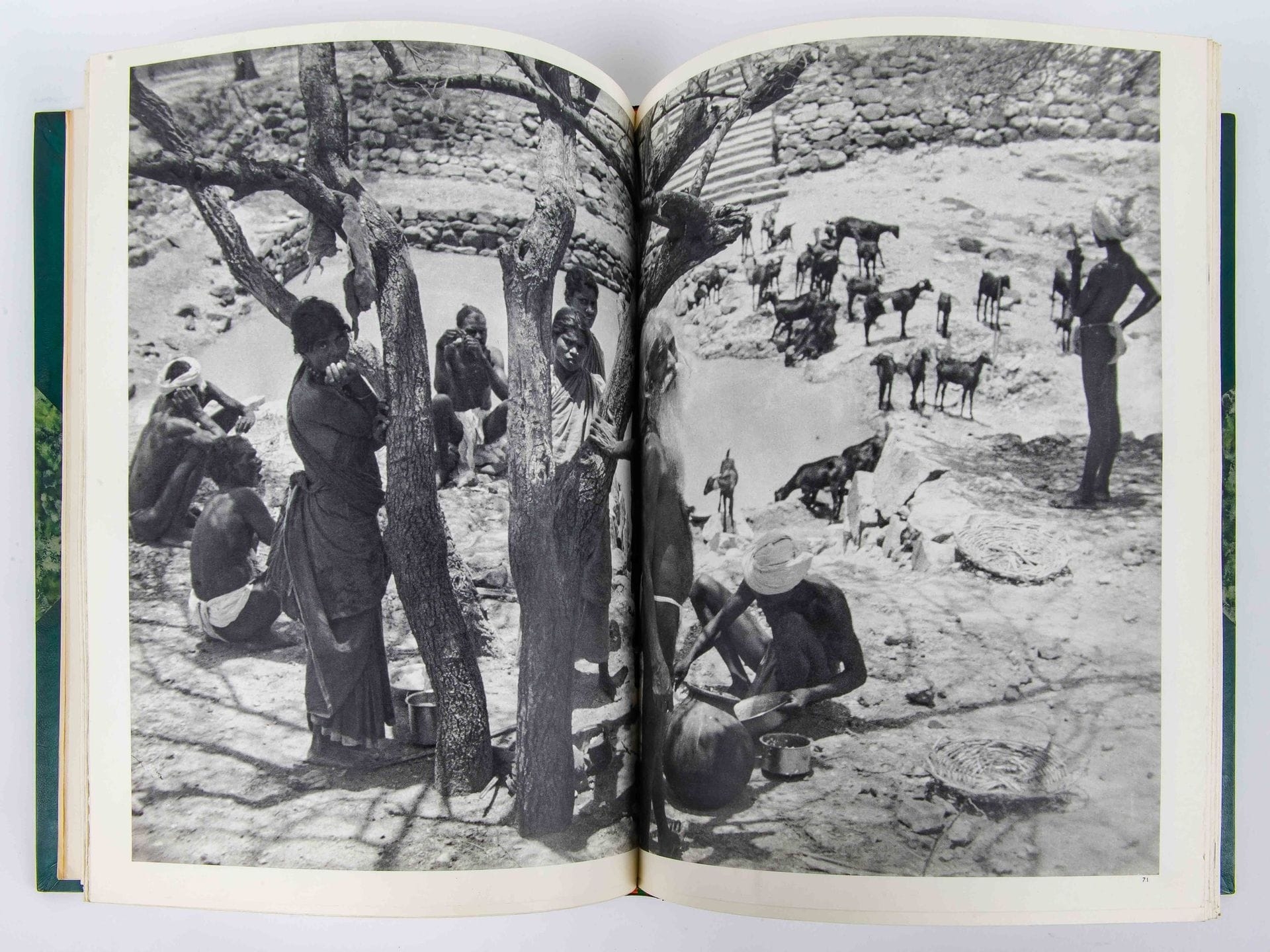 Henri Cartier-Bresson | Images à la Sauvette (1930 - 1950) | MutualArt
