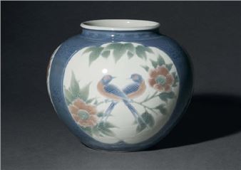 Saiji vase with Swatow ware styled design