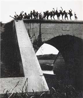 Boys on a bridge, Africa - Ad Windig