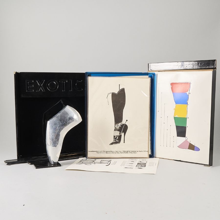 Allen Jones | 2,111 Artworks at Auction | MutualArt