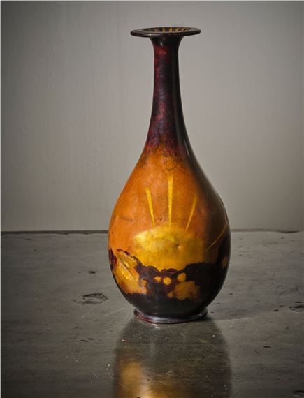 Piriform vase with high heel neck in lacquered brassware decorated with clouds and rays - Jean Dunand