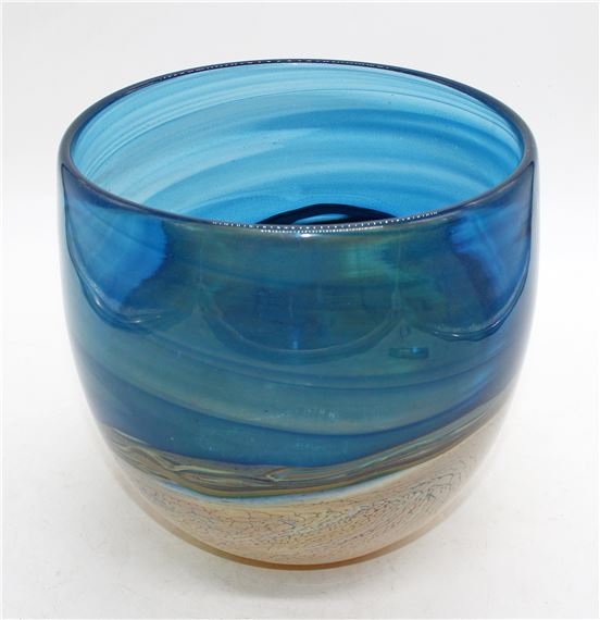 David Reade | Large David Reade art glass DESERT LANDSCAPE vase | MutualArt