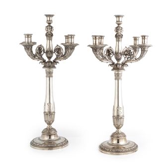 Paire de grands candélabres argentés à cinq lumières provenant du palais de Pavlovsk