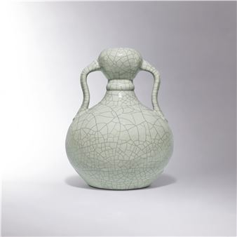 A FINE AND EXCEPTIONALLY RARE GE-TYPE GLAZED DOUBLE-GOURD VASE
