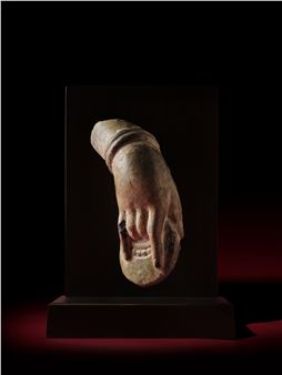 A stone fragment of a bodhisattva's hand, Northern Qi dynasty