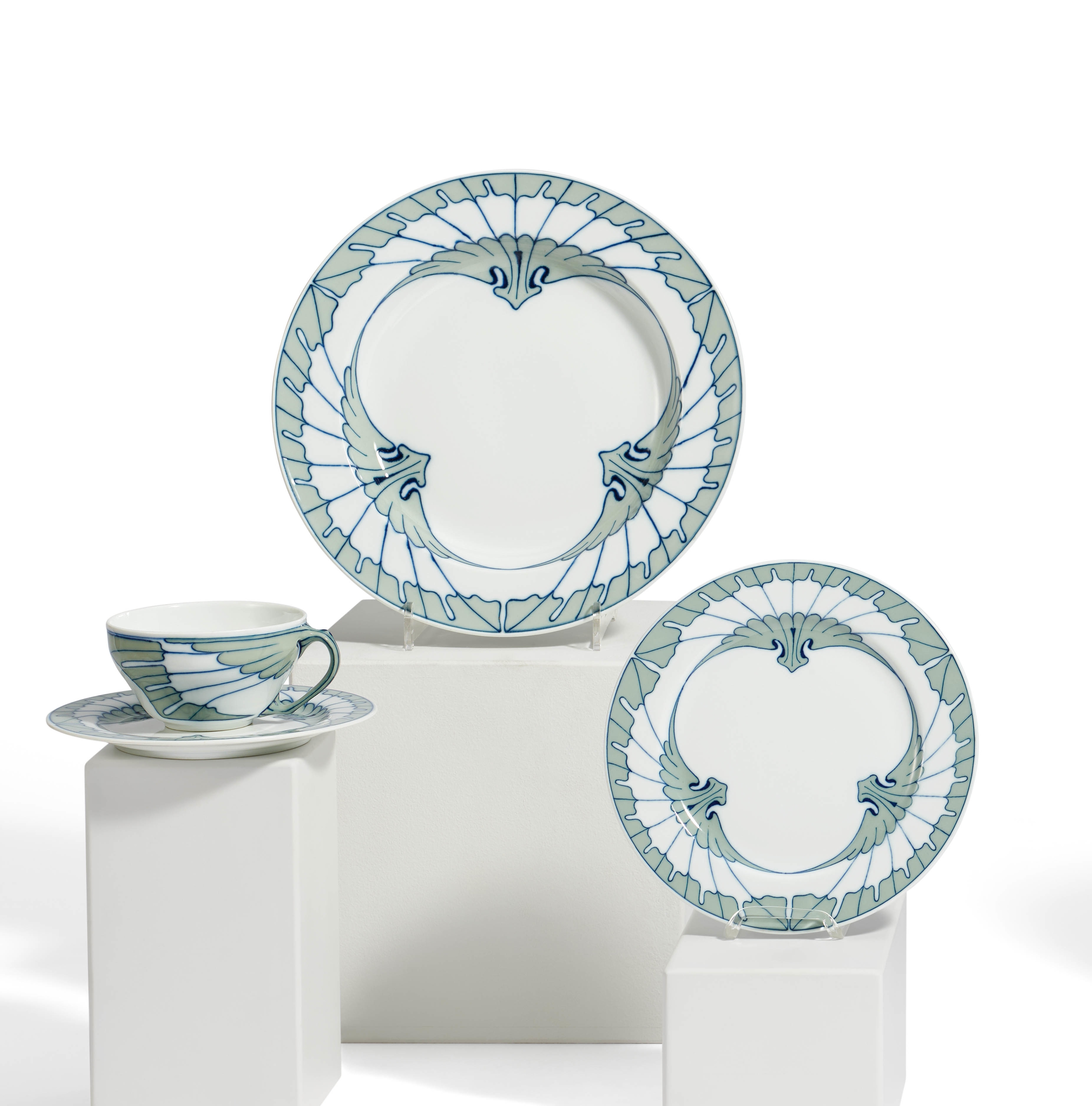 Hans Rudolf Hentschel | FOUR PORCELAIN TABLEWARE PIECES 'FLÜGELMUSTER ...