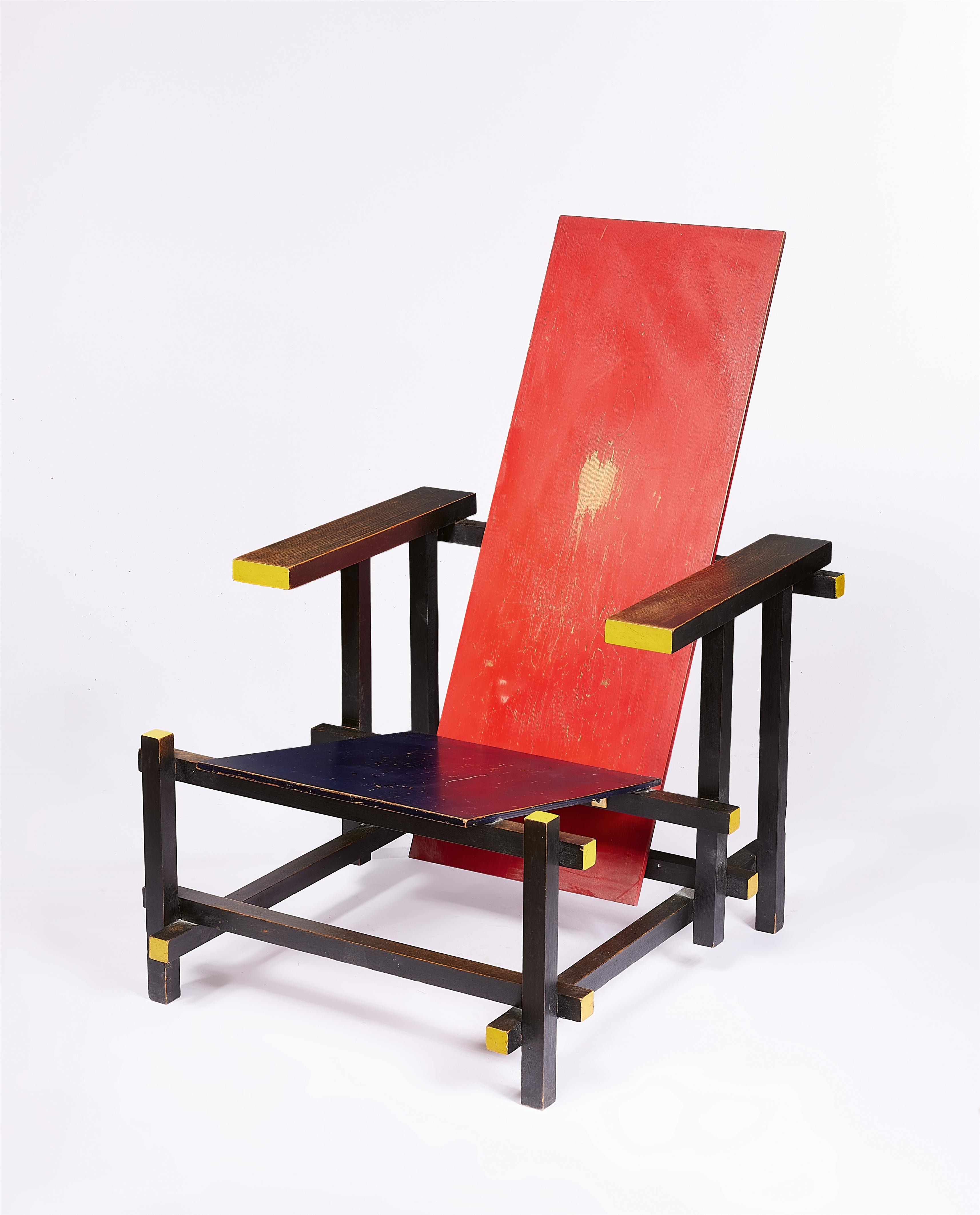 Gerrit Rietveld | A Red-Blue Chair (1923) | MutualArt