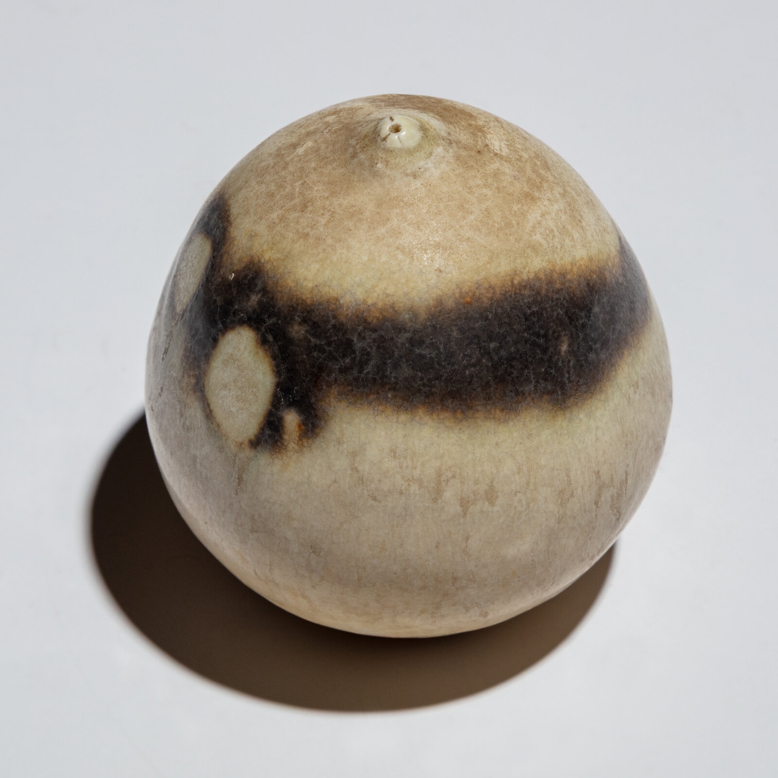 Toshiko Takaezu | Closed Form with Rattle | MutualArt