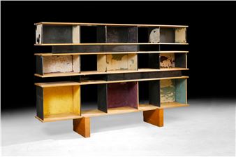 Large five-level bookcase in blond oak and lacquered metal