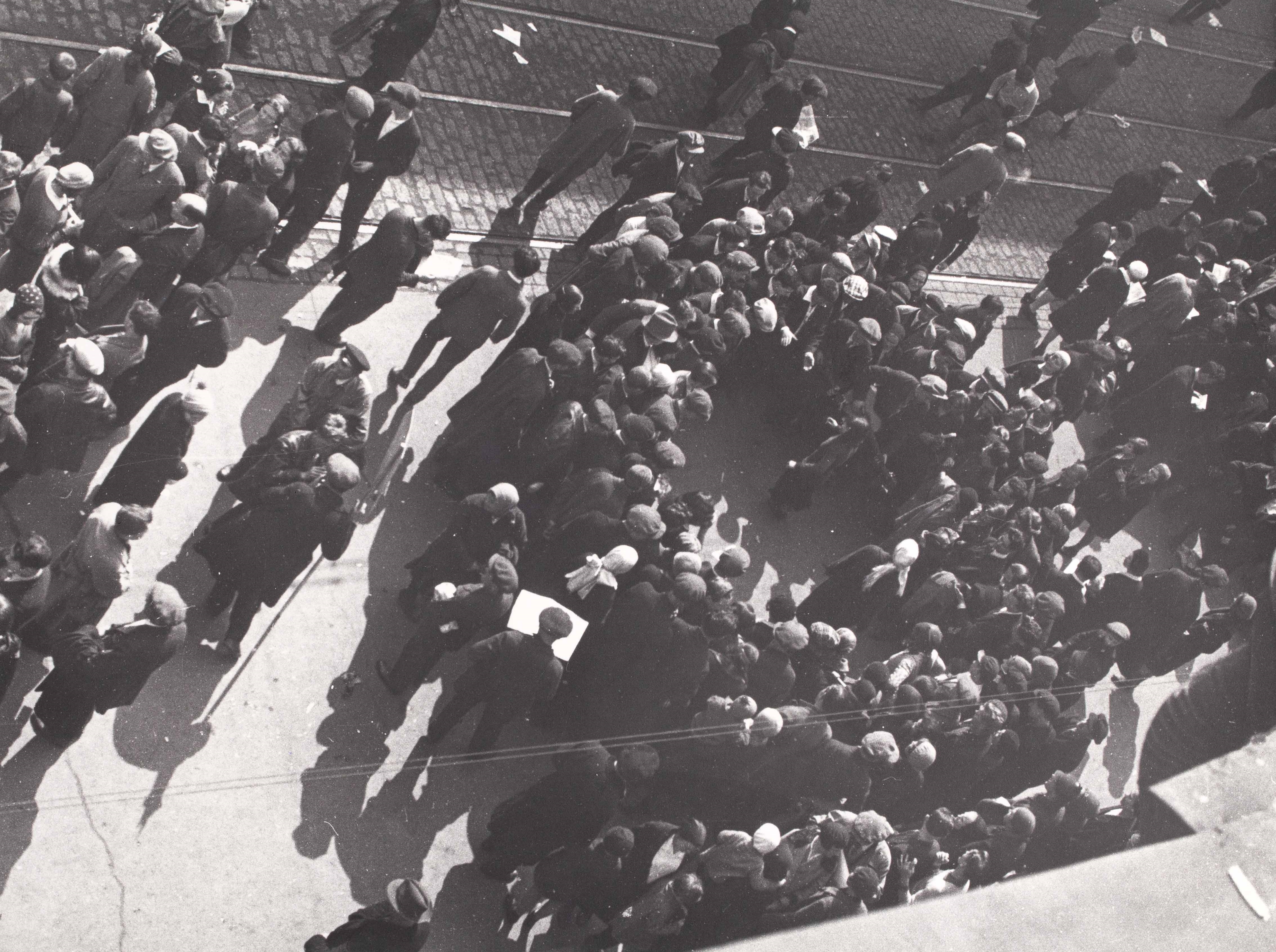 Aleksandr Mikhaylovich Rodchenko | Crowd at a street performance ...