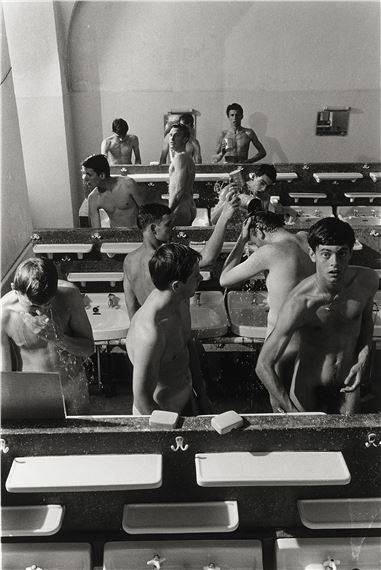 Schüler waschen sich, Schule Schloss Salem - Will McBride