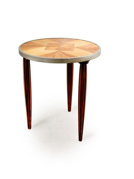 Circular-top pedestal table with straw marquetry geometric decoration encircled by a nickel-plated metal ring and standing on three fluted tapered legs in stained beech - André Groult