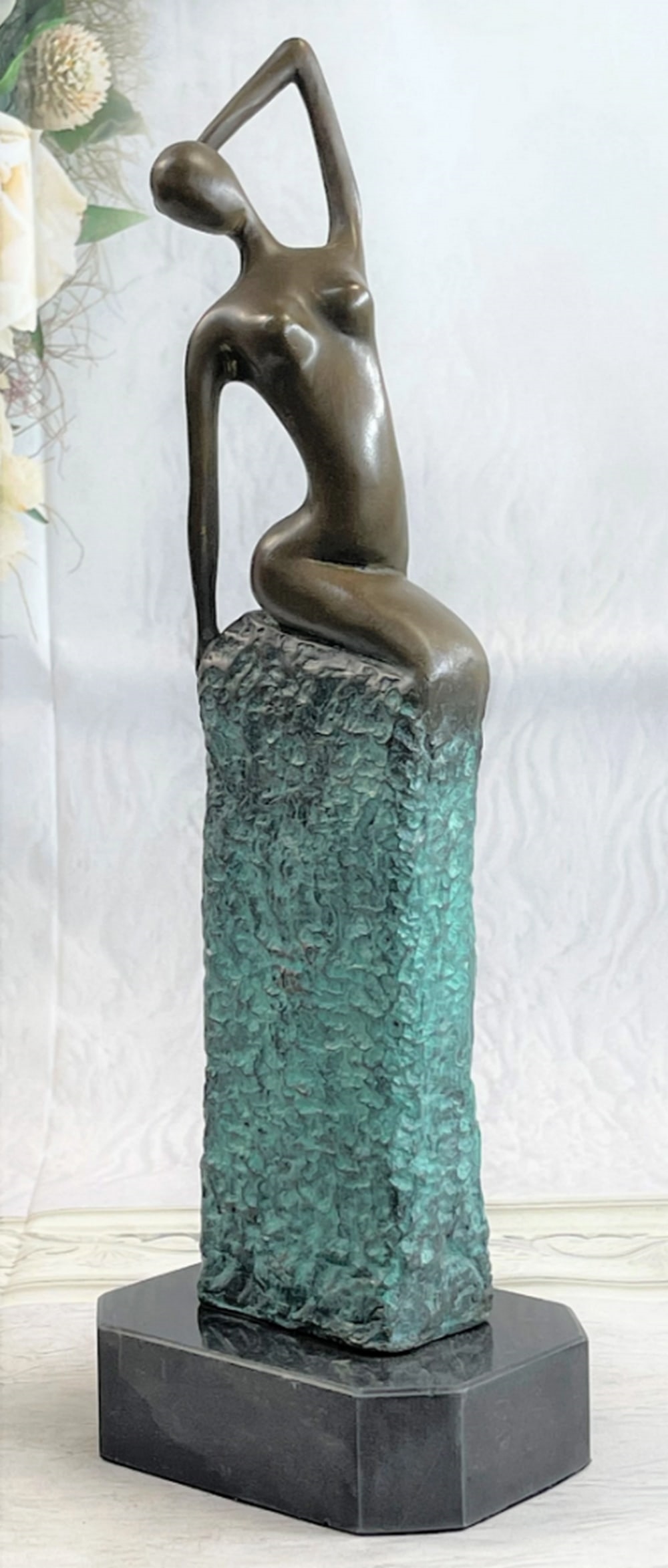 Aldo Vitaleh | Original Abstract Curvaceous Lady Bronze Statue | MutualArt