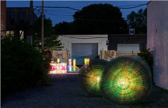 Mariko Makino: Outside - Entrance, Red Hook