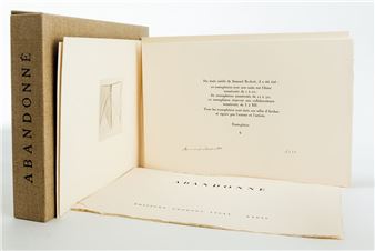 An open book with a brown box and an envelope, all featuring the word 'ABANDONNE' in bold letters.