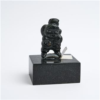 A HANDCARVED ESKIMO MOTHER AND CHILD FIGURE - Johnny Inukpuk
