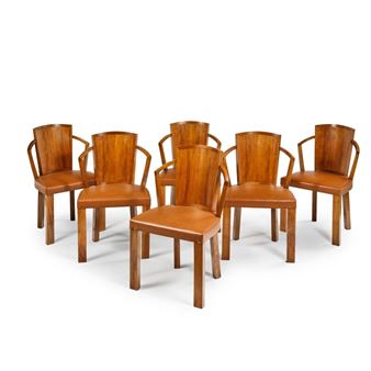 Suite de six chaises mod e8le “MF275” en noyer teint e9 et verni