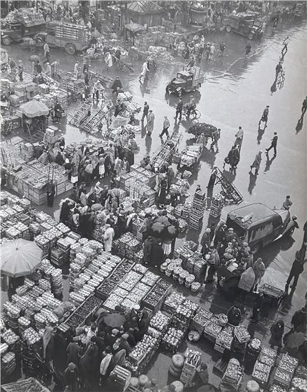 Les Halles, Paris, 1945 - Robert Doisneau