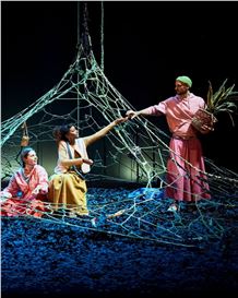 Avignon Festival 2026: at the Palais des Papes, sixty tons of slate have replaced the wooden planks
