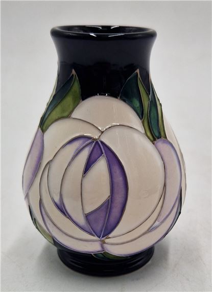 THE WHITE ROSE VASE - Emma Bossons