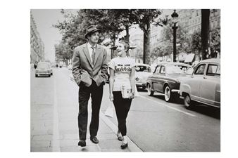 Walking down the Champs-Élysées - Raymond Cauchetier