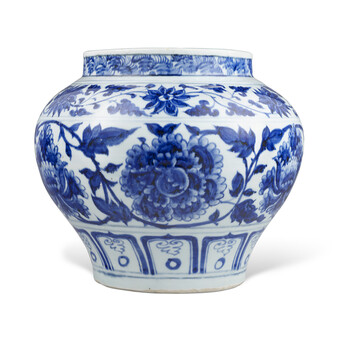 A RARE AND SUPERB BLUE AND WHITE ‘PEONY’ JAR