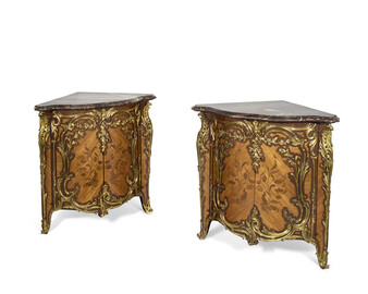 PAIRE D'ENCOIGNURES D'ÉPOQUE LOUIS XV estampillée DE JOSEPH BAUMHAUER, VERS 1745-1749
