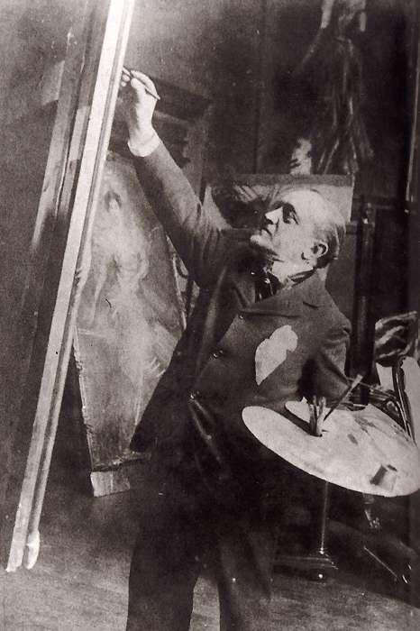 Giovanni Boldini in his atelier, c.1925.  Photograph by Alice Guérin, wife, model, and muse of painter Paul César Helleu.
