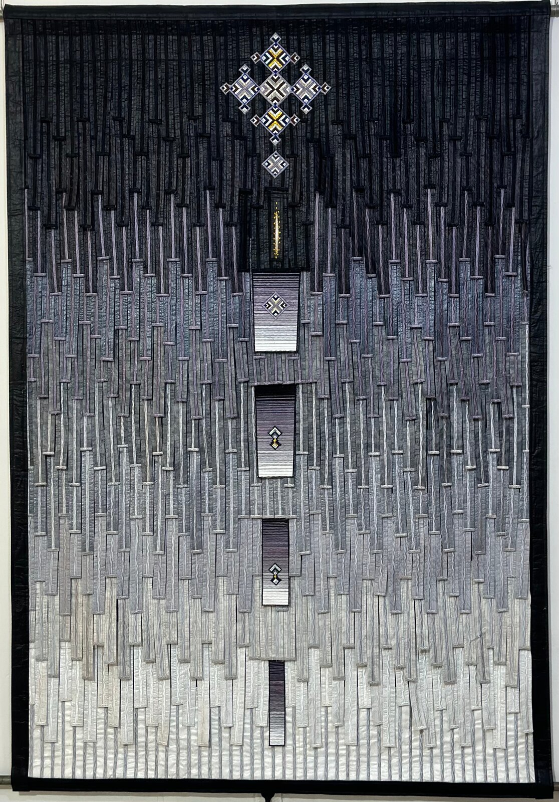 Artwork by Abdoulaye Konaté, Motifs d'Arabie sur fond de gris, Made of Dyed, stitched, and layered cotton and embroidery 