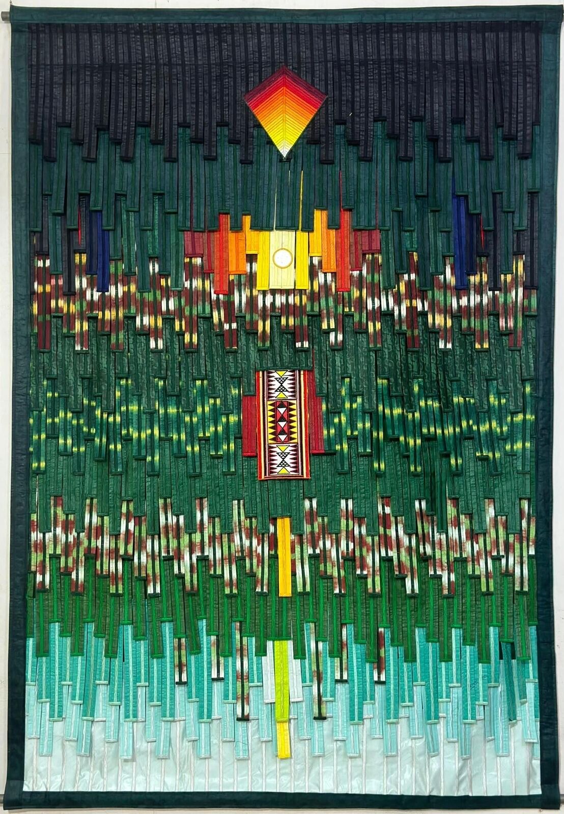 source de lumière(soleil )- motif d’Arabie sur fond vert by Abdoulaye Konaté, 2024