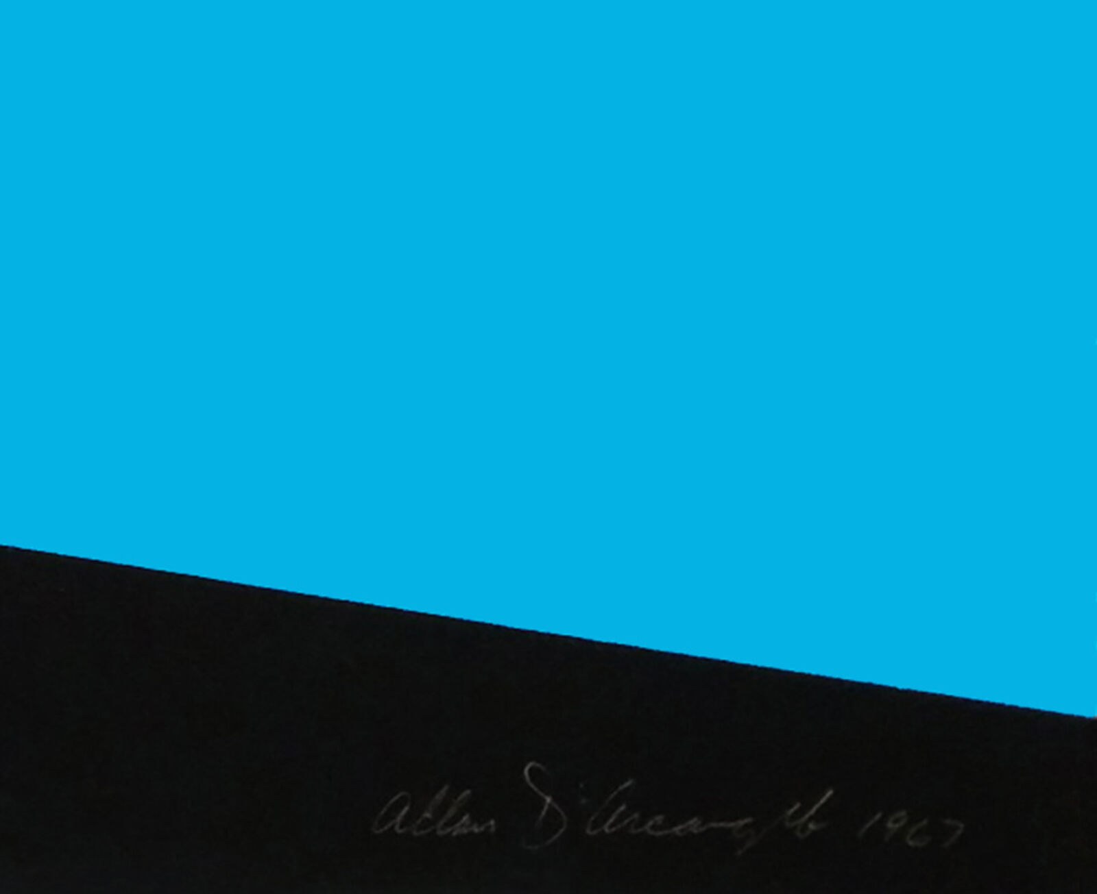 A black and blue picture with a red arrow pointing to the right.