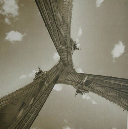 a black and white photo of the eiffel tower