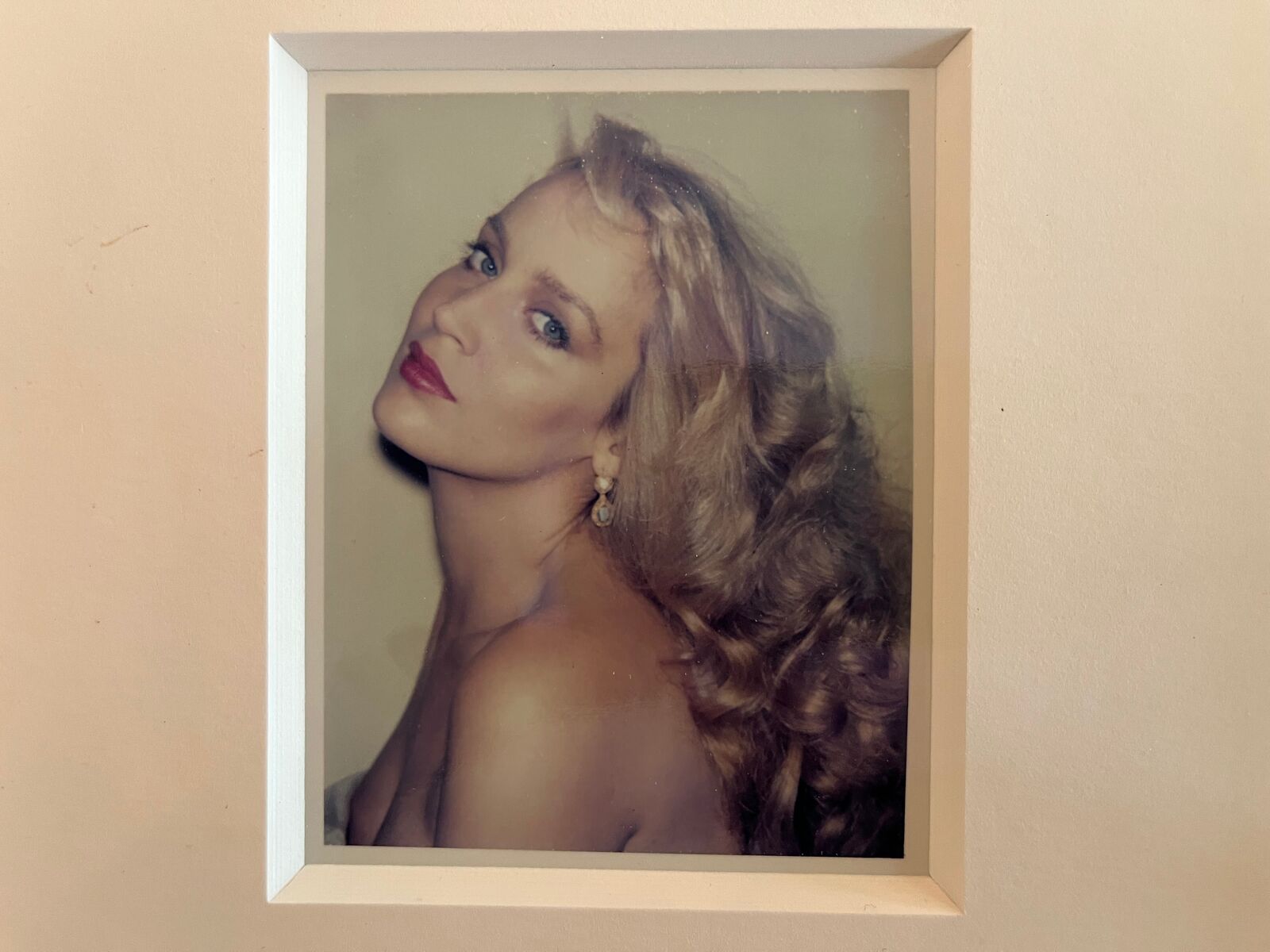 A picture of a woman with long blonde hair in a white frame.