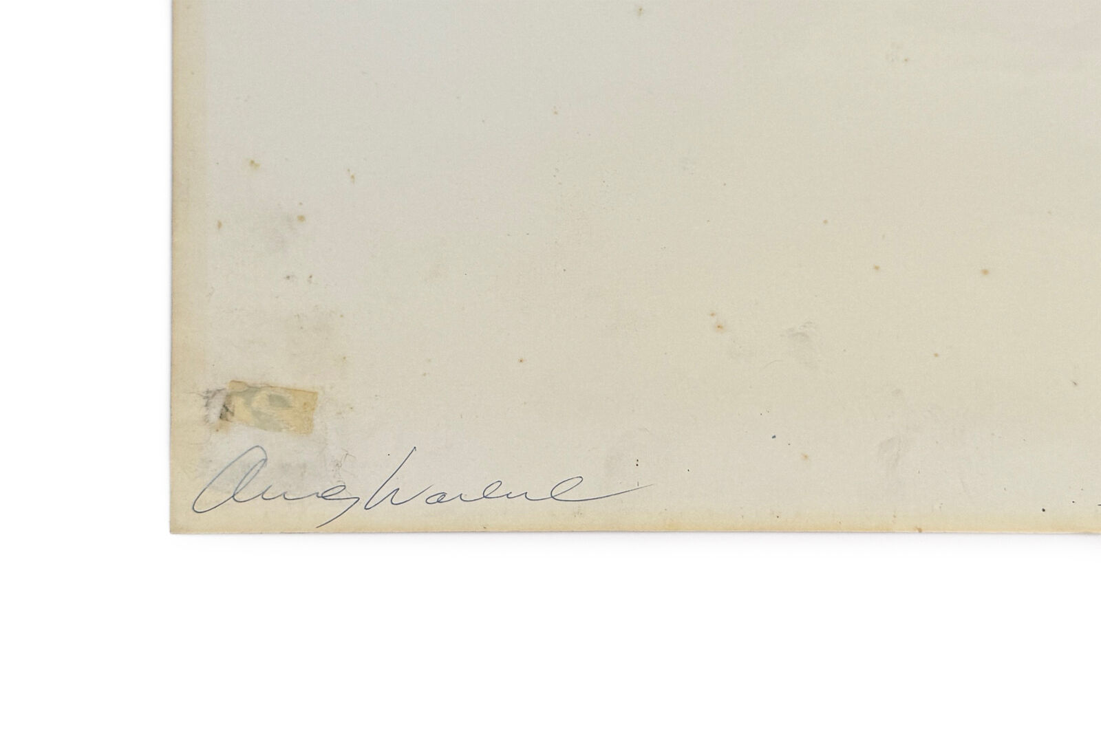 A picture of Mao Zedong in a pink shirt and tie.