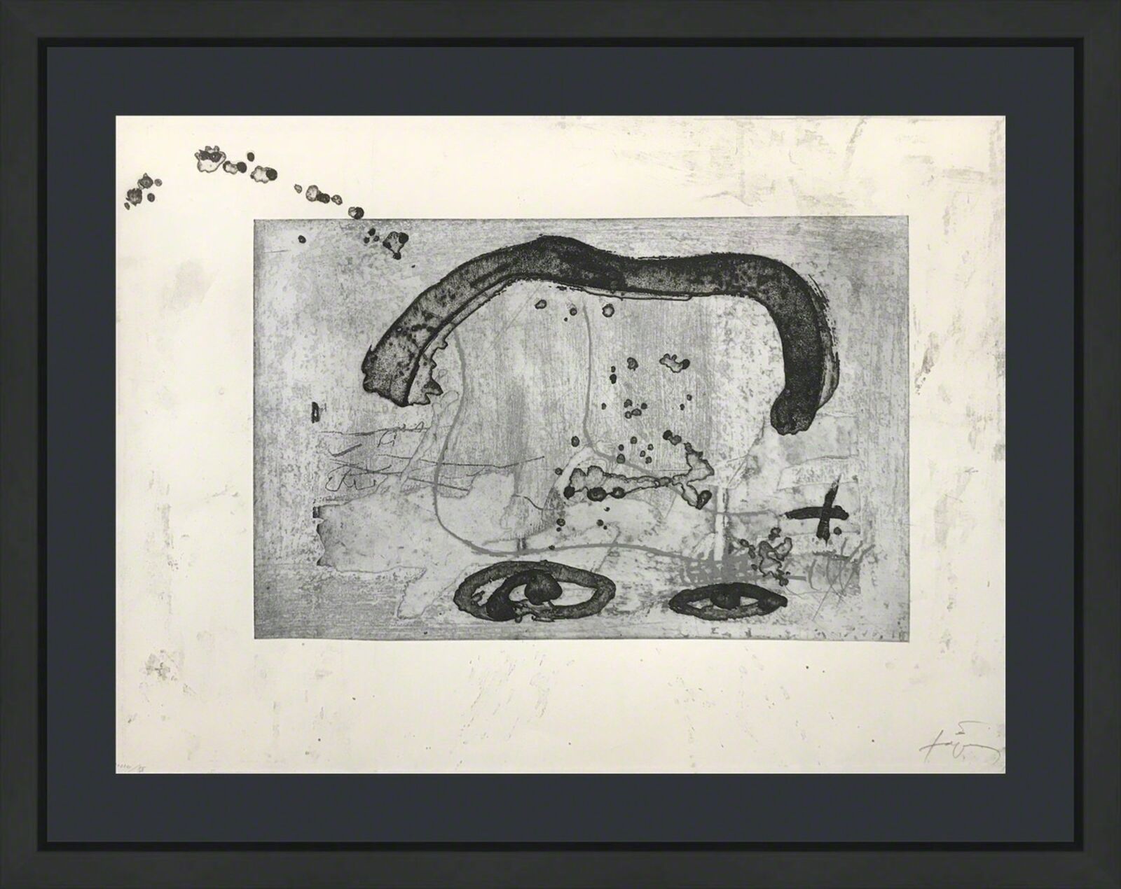 UN VASE DE TERRE CRUE ET LE T DU NOM DE TAPIES by Antoni Tàpies, 1988
