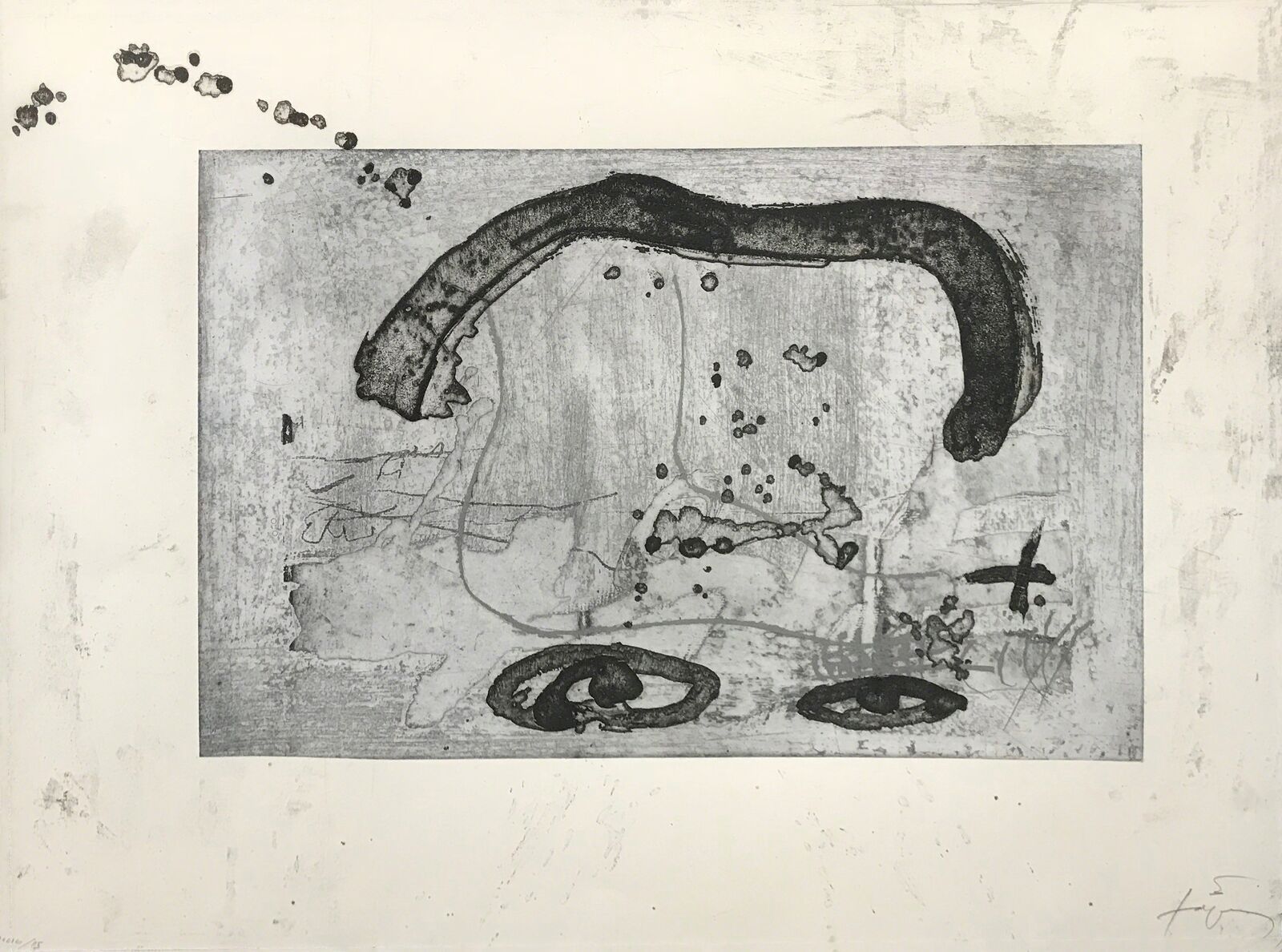 Artwork by Antoni Tàpies, UN VASE DE TERRE CRUE ET LE T DU NOM DE TAPIES, Made of Etching 