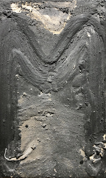 Pequeña M negra by Antoni Tàpies, 1979