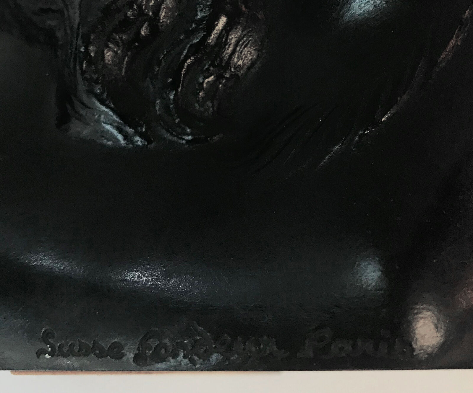 Artwork by Baltasar Lobo, FEMME ASSISE, MAINS CROISÉES, Made of Bronze 