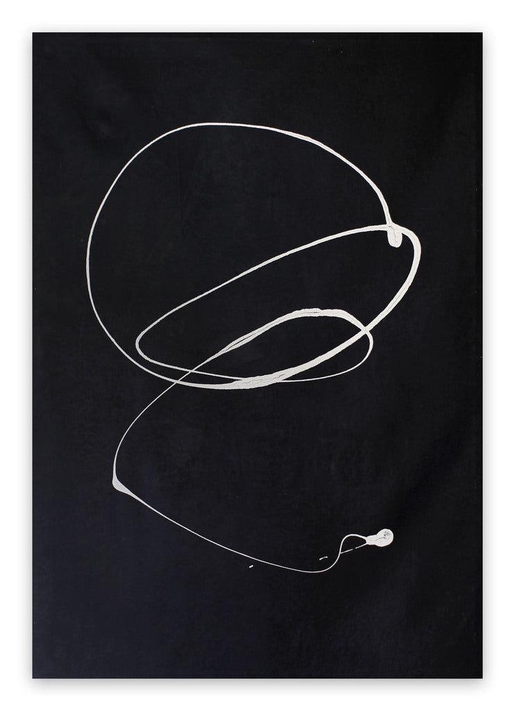 A black and white drawing of a hat on a black background.