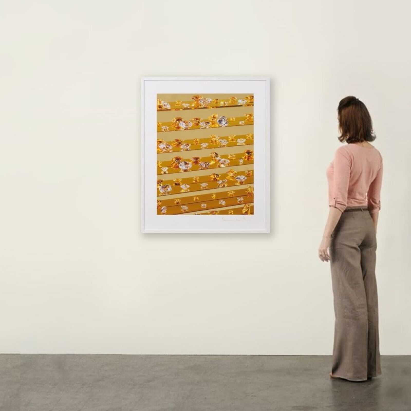 A picture of a gold and white striped wall with diamonds on it.