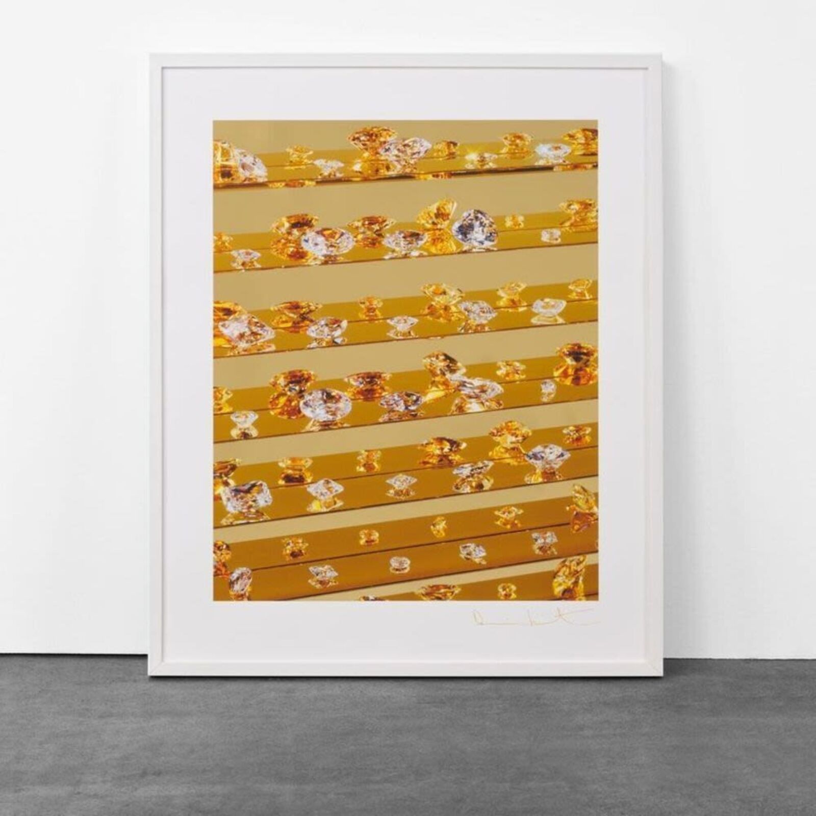 A picture of a gold and white striped wall with diamonds on it.