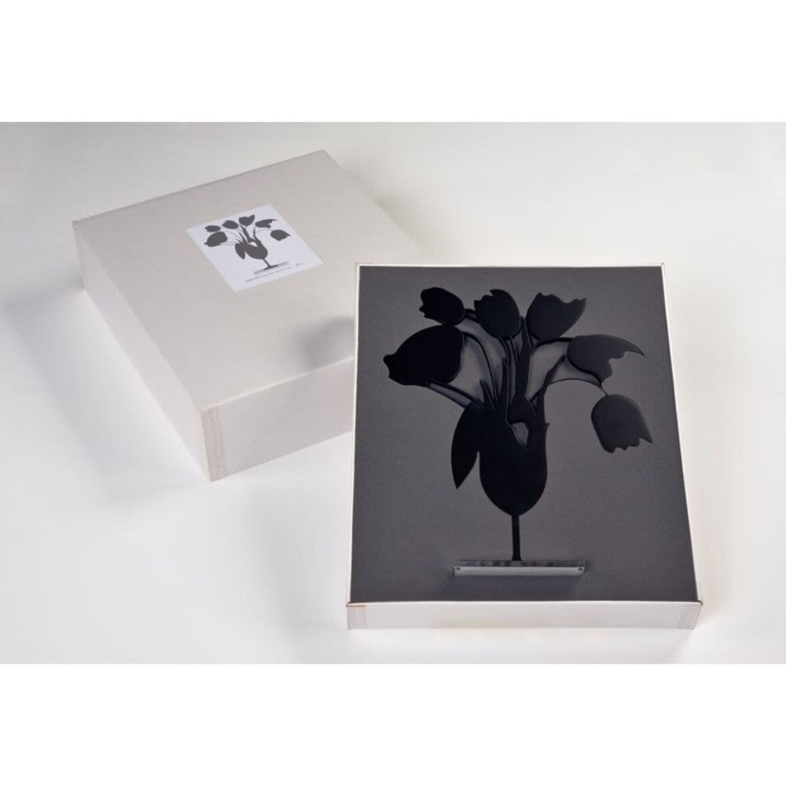 A black vase with a bunch of flowers in it.