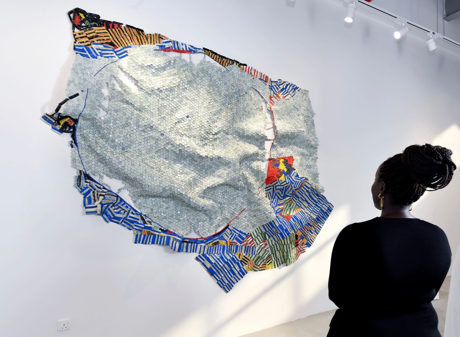 Artwork by El Anatsui, Profile of a Country, Made of Aluminum and copper wire 