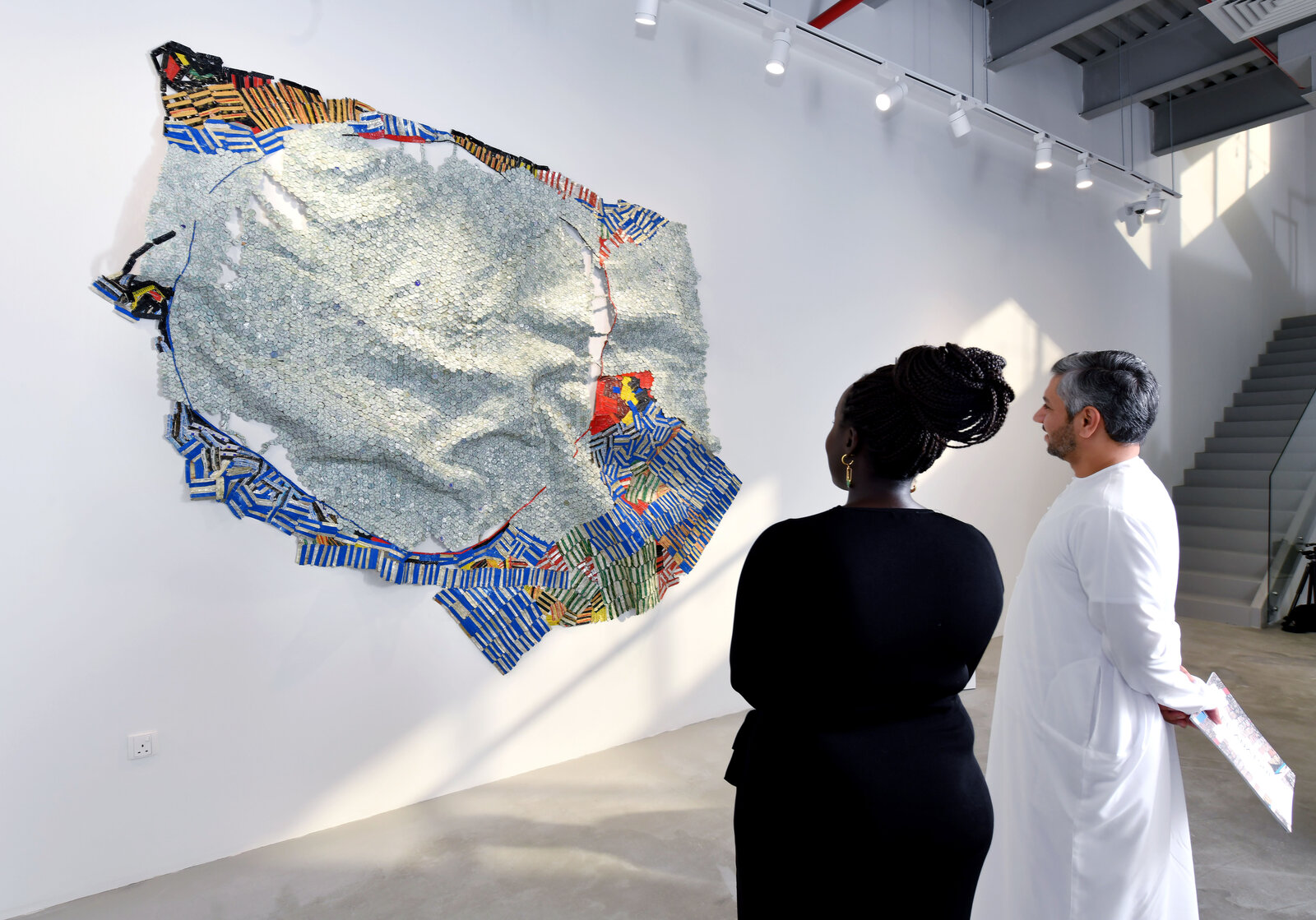 Artwork by El Anatsui, Profile Of A Country, Made of Aluminium and Copper Wire 