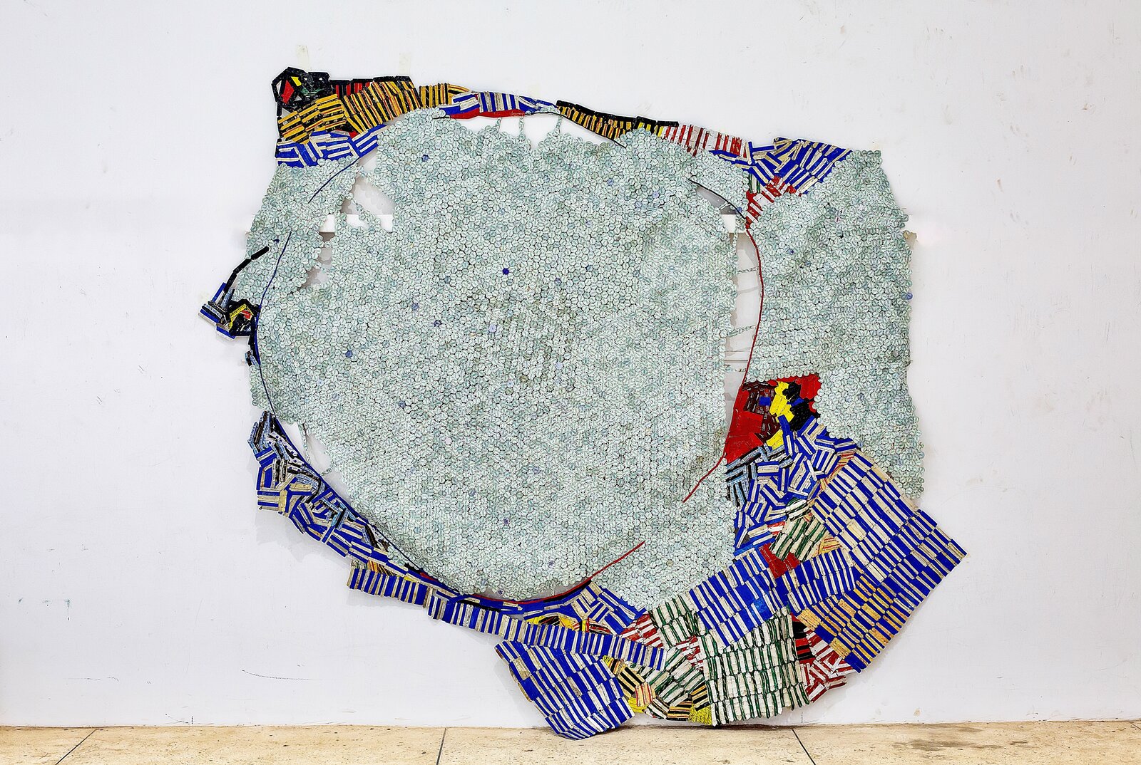 Artwork by El Anatsui, Profile Of A Country, Made of Aluminium and Copper Wire 