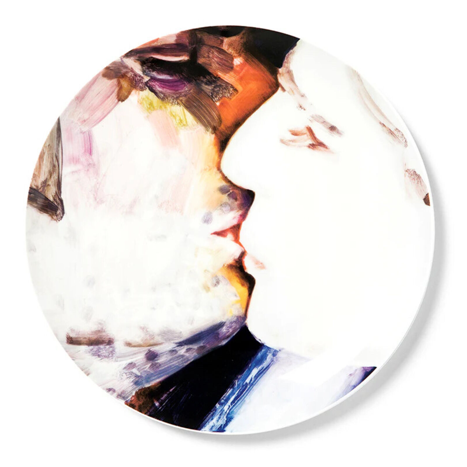 A painting of a man and woman kissing on a white plate.