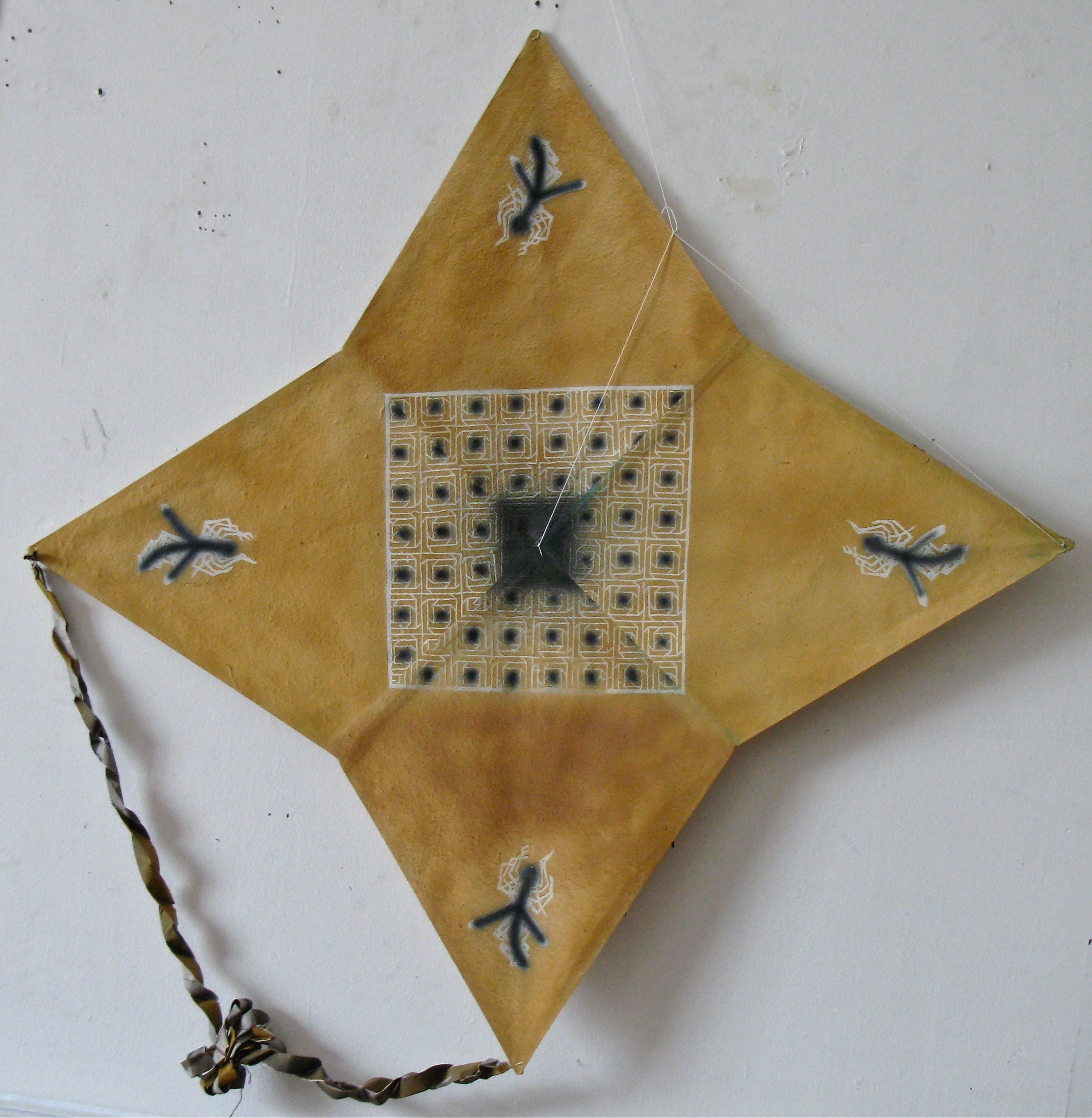 Insectos voladores y forma geométrica by Francisco Toledo, 2010